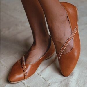 Bali ELF Orenda Women’s Elegant Tan Leather Ballet Flats size 8 NWT